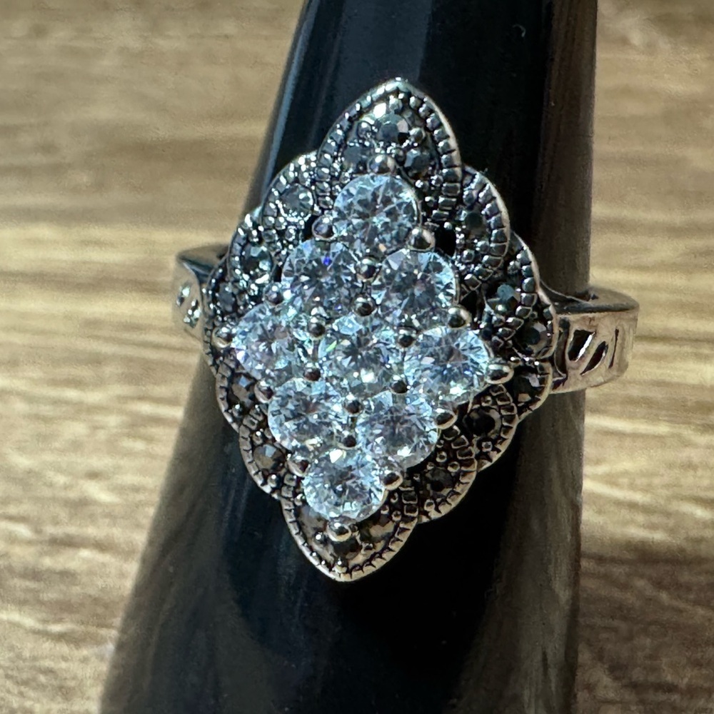 Elegant Silver Crystal Ring
